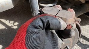 Toyota Corolla 2009 вкручиваем поршень цилиндра супорт задних колес.-4К