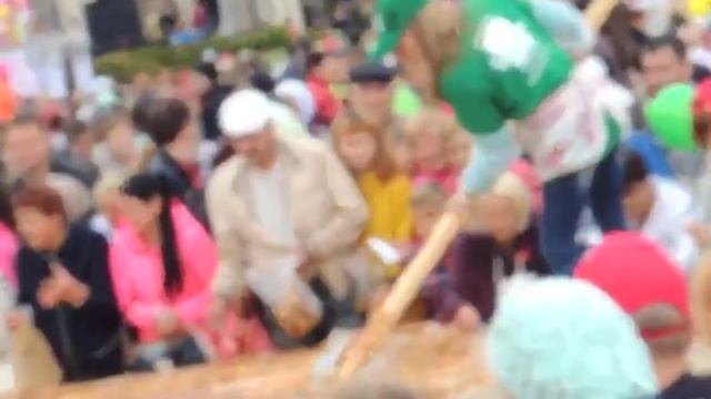 Накормили людей с лопаты - Набережные Челны - Россия смотреть онлайн