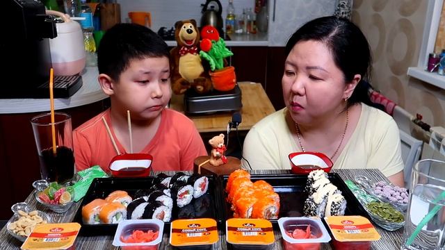 Мукбанг РОЛЛЫ, СУШИ! Нашли идеальную доставку! / MUKBANG SUSHI ROLLS смотреть онлайн