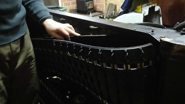 Снегоход Буран, обслуживание ходовой части, смазка катков, замена подшипников, замена ведущего вала смотреть онлайн