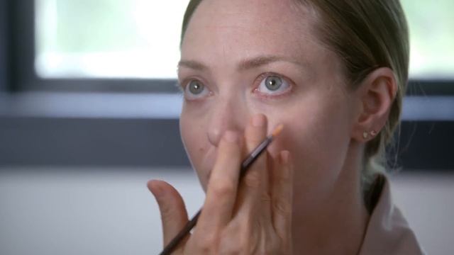 Amanda Seyfried in make-up chair talks about producing next project, motherhood | Vanity Fair смотреть онлайн