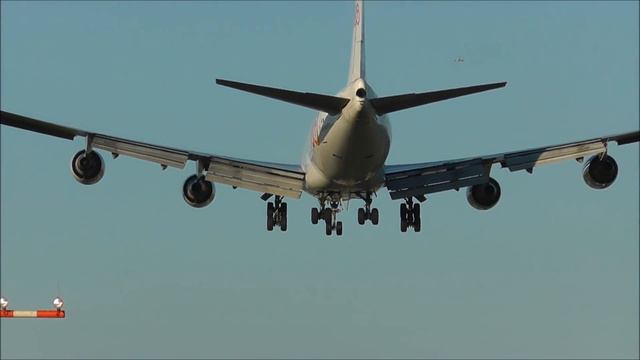 HARD Boeing 747 LANDING - TNT Boeing 747 Hammering On The RUNWAY