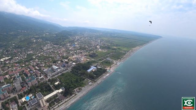 ШИКАРНЫЙ ВИД. Абхазия. Полёт на параплане над Гаграми смотреть онлайн