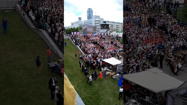 Хором славим Россию. Хор Лучики и Лапушки, школа 80, г. Екатеринбург 2018 Команда молодости нашей.