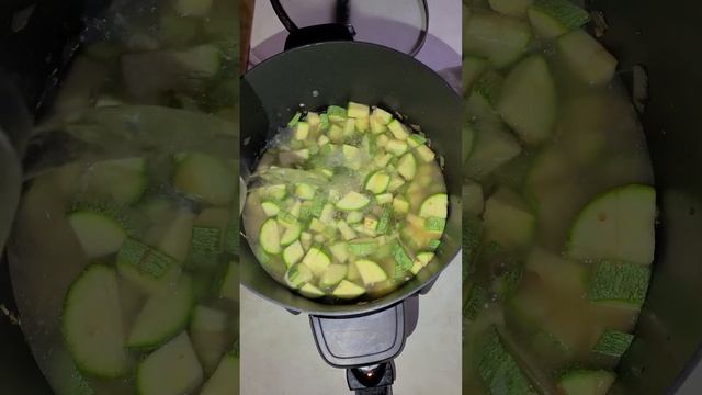 Суп-пюре из кабачков с чесноком