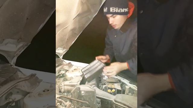 Замена масла в двигателе. Элементарное ТО. Митсубиси Лансер 9 смотреть онлайн