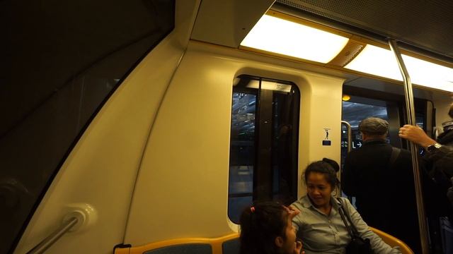 France, Charles de Gaulle, train ride to Terminal 2F, 2E, K смотреть онлайн