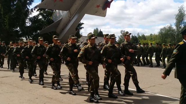 Марш на параде после присяги смотреть онлайн