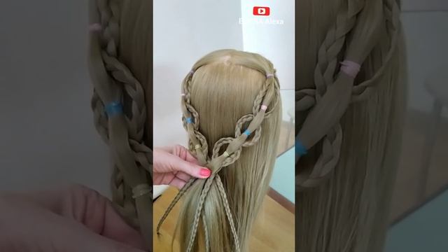 Детская причёска из косичек. Простой и быстрый способ. смотреть онлайн