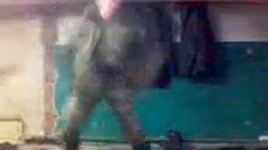 Солдат танцует | угарные танцы | треш видео | прикольный танец под музыку в армии |армейские прикол