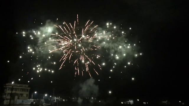Купить фейерверк, салют в Самаре "ВЕЕР КОРОЛЕВЫ" 100 залпов 0,8" ВЕЕРНЫЙ (ХИТ ПРОДАЖ) смотреть онлайн