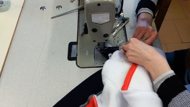 ✂ How  To Sew A Zipper. Sweatshirt.  Sewing Course. ✂ Jak Wszyć Zamek Błyskawiczny /ekspres Do Bluz