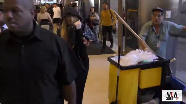 Iggy Azalea departing at lax airport in Los Angeles смотреть онлайн