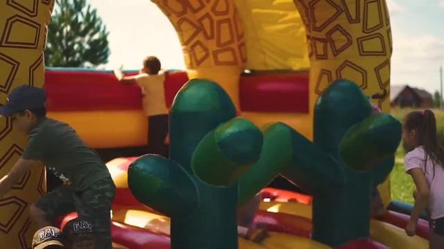 Что радует родителей на праздниках в посёлках компании «Красивая Земля»? смотреть онлайн