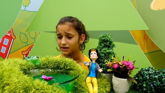 Подарок для Фрэнки. Монстер Хай: видео с игрушками. смотреть онлайн