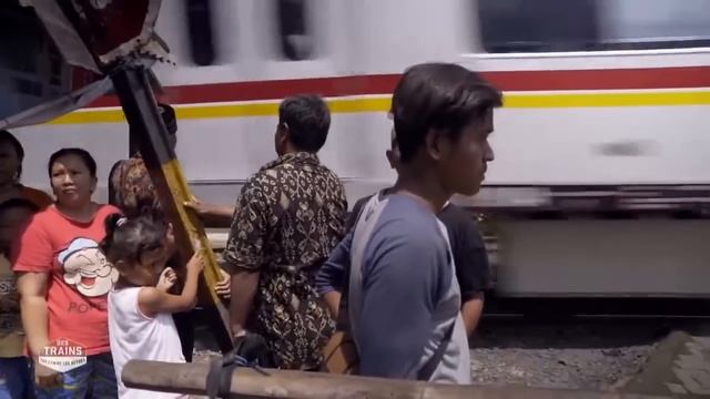 Indonésie - Padang - Minangkabau - Jakarta - Des trains pas comme les autres - Documentaire - SBS смотреть онлайн