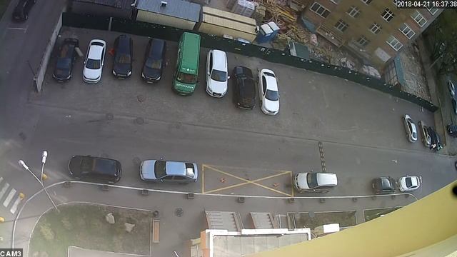 Падения утеплителя со стройки на машины смотреть онлайн