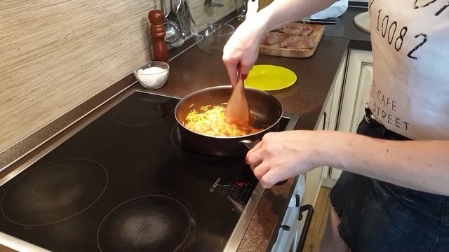 Скумбрия с овощами в духовке! Вкусная закуска из скумбрии. смотреть онлайн