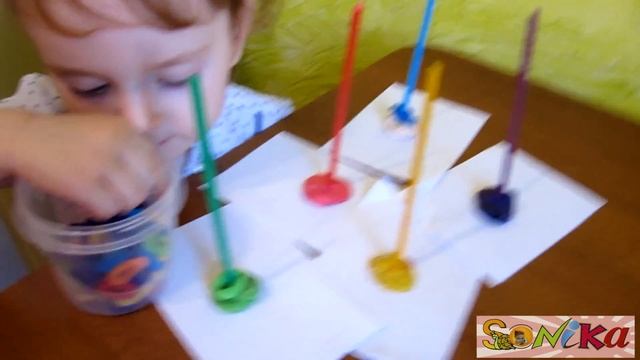Игра с резиночками для развития мелкой моторики. Fine motor skills development (2-3 years) смотреть онлайн