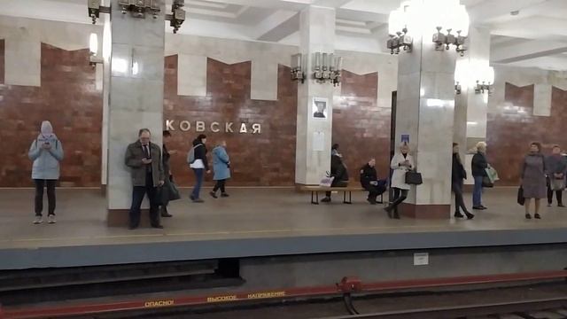 Станция Московская (Нижегородский метрополитен) в утренний час пик 28.04.2022 смотреть онлайн