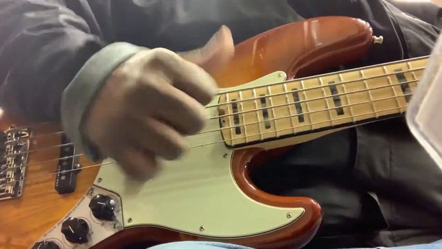 Fender Jazz V Elite in Cherryburst смотреть онлайн