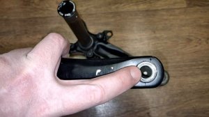 Ремонт резьбы в шатуне велосипеда / Установка ремонтной футорки в шатуны под педаль