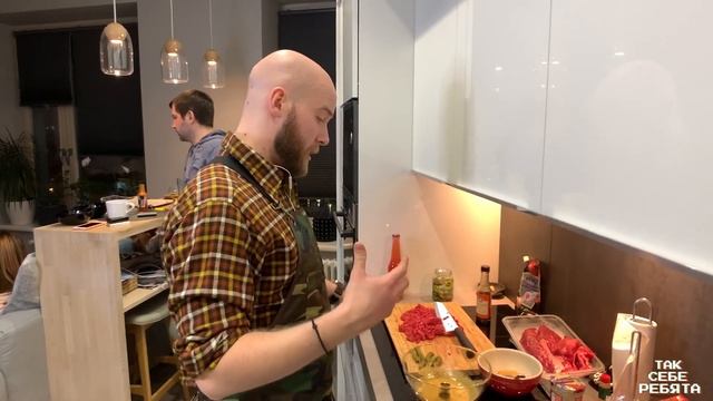 ЕДИМ СЫРОЕ МЯСО! ТАР-ТАР, СТЕЙКИ И БРУСКЕТТА С ТОМАТАМИ И БАЗИЛИКОМ. смотреть онлайн