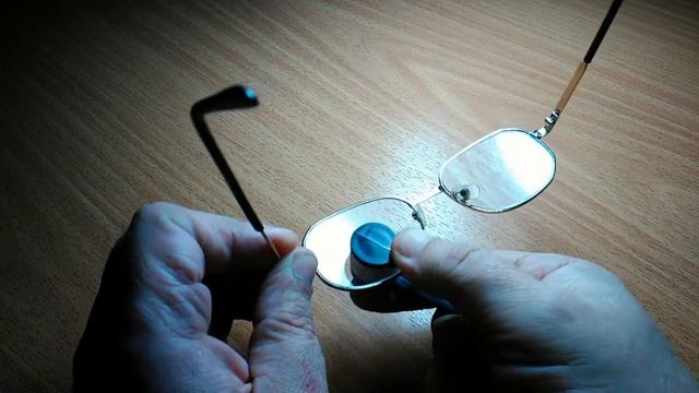 Приспособление для очистки стёкол очков с Алиэкспресс. смотреть онлайн