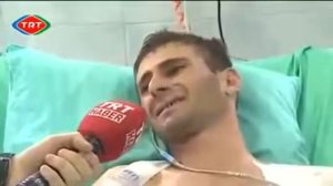 Гордый Азербайджанский солдат плачет из за получивший раны от Армянского солдата