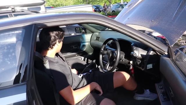 I Took my Skyline GT-R to my Last Day of High School смотреть онлайн