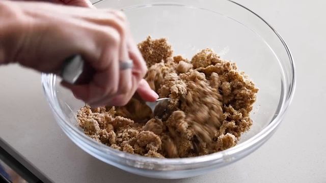 The Best APPLE CRISP Recipe (Better Than Apple Pie!)