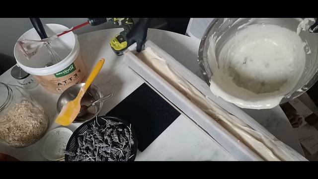 Delizia Naturally - Tallow Soap With Oats And Lavender (Sheep Tallow Into Soap)