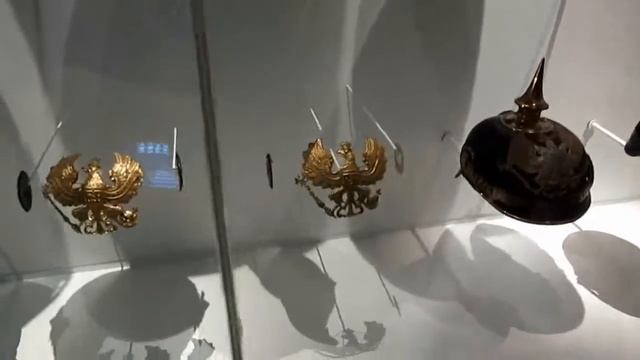 Если будете в Дрездене обязательно сходите в военный музей смотреть онлайн