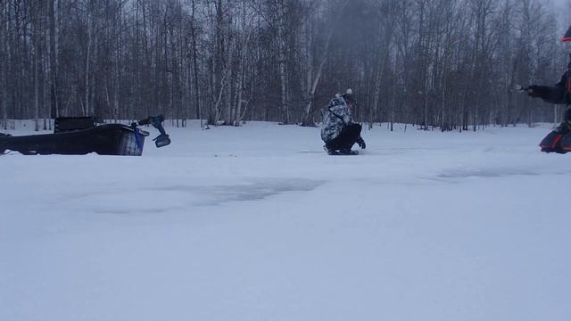 ПОЛОМКА В ТАЙГЕ / В ИЗБУ НА СНЕГОХОДЕ С НОЧЁВКОЙ #тайгахмао #изба #буран смотреть онлайн