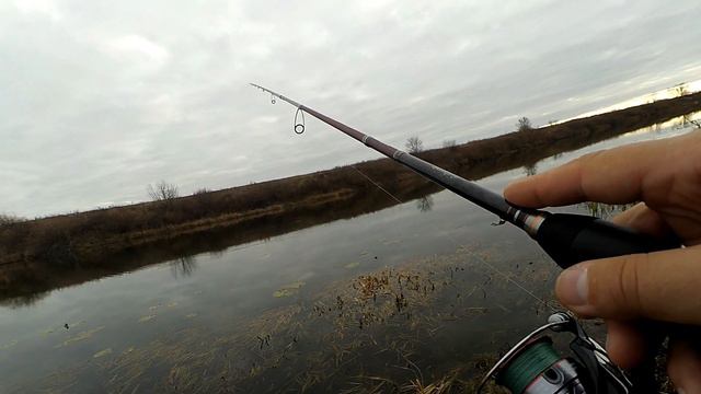Лёгкий джиг на малой реке. В поисках щуки! смотреть онлайн