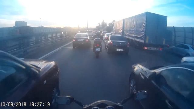ничего интересного, просто пробираюсь сквозь городские джунгли КАД смотреть онлайн