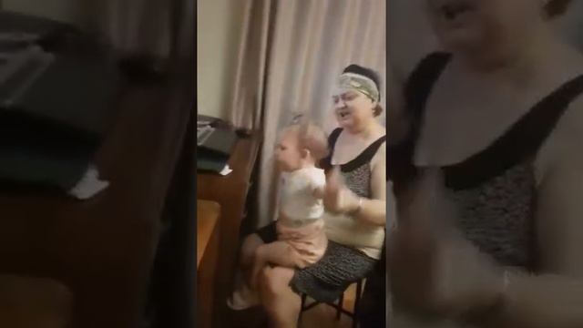 Когда у бабушки разламывается голова и спина болит, а надо отвлечь ребенка смотреть онлайн