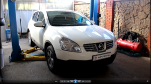 Замена передних тормозных дисков и колодок на Nissan Qashqai 2,0 4WD Ниссан Кашкай 2009