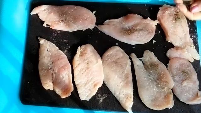 СОЧНЫЕ КУРИНЫЕ ОТБИВНЫЕ ! ПРОСТОЙ РЕЦЕПТ,КУРИНЫЕ ОТБИВНЫЕ В КЛЯРЕ смотреть онлайн