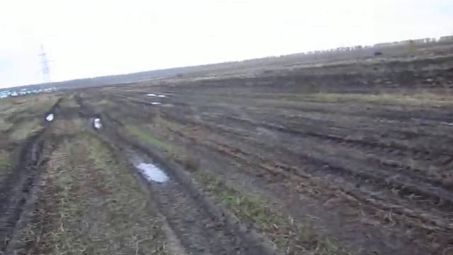 Автомобили электроподстанции за Кроношпаном утрамбовали землю пайщиков. смотреть онлайн