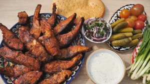 Вот как нужно готовить крупного белого амура в казане на костре.