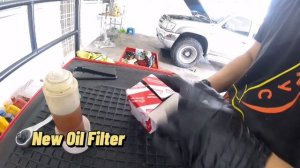 Toyota Hilux 2.5 turbo diesel Replace Engine Oil and Filter maintenance.