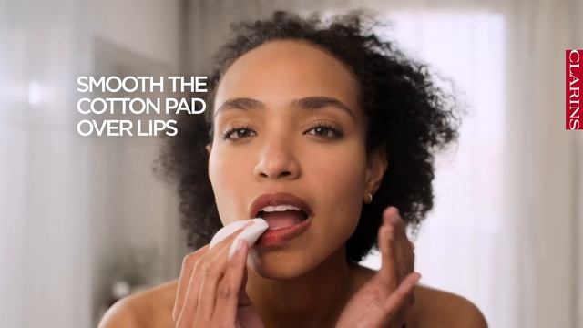 How to Remove Makeup Using Micellar Water | Clarins смотреть онлайн