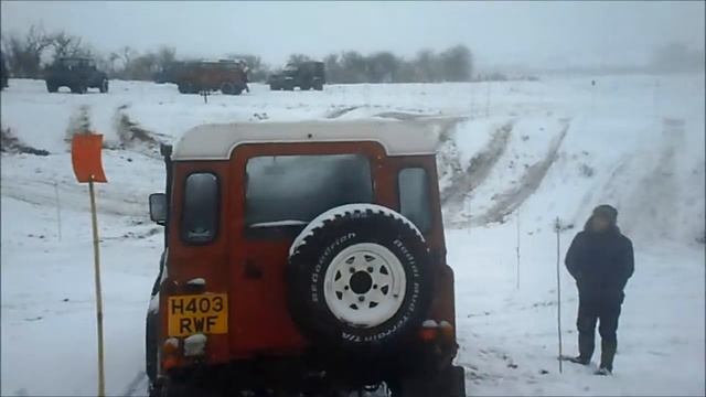 Defender 90- Off road in the snow - Chiltern Vale LR Club- Trial 6 смотреть онлайн