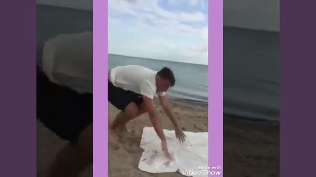 Гимнастка против человека ?Кто-же выиграл? Упал на спину ? смотреть онлайн