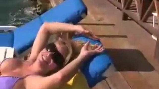 Bobbi Billard Laying Out In Haiti смотреть онлайн