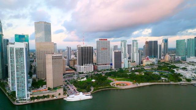 Майами, Флорида. Волшебный город Видео с Дрона 12K Video ULTRA HD HDR 120 FPS смотреть онлайн