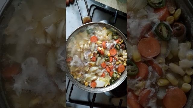Овощной суп-рагу из перуанской кукурузы и ячменя смотреть онлайн