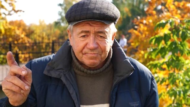 25.09.2016. Киров, Вятка,осень, прохожий читает стихи М. Цветаевой смотреть онлайн