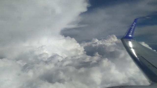 Полет внутри дождевых облаков Минск-Москва - Belavia смотреть онлайн